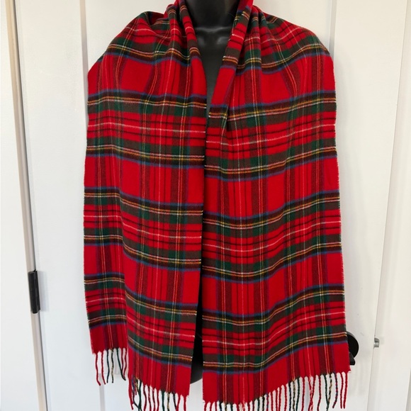 ARITZIA TNA Accessories - TNA NWT red tartan plaid scarf with fringe. Iconic ARTITZIA accessory for Winter